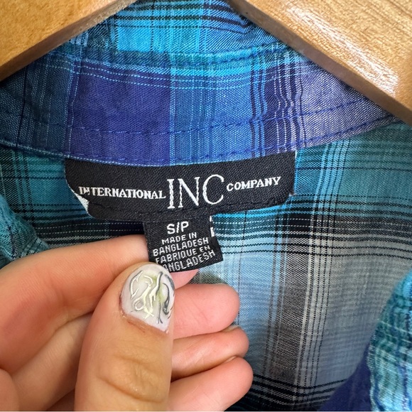 🦋5/20$🦋 plaid button down sleeveless shirt - Picture 4 of 7